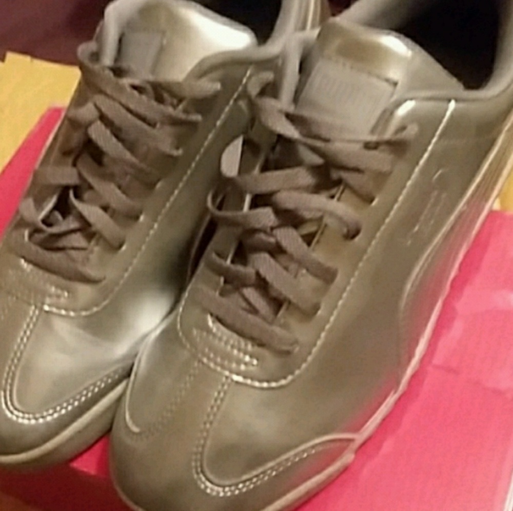 Metallic  Puma Sneakers N.I.B SIZE 5